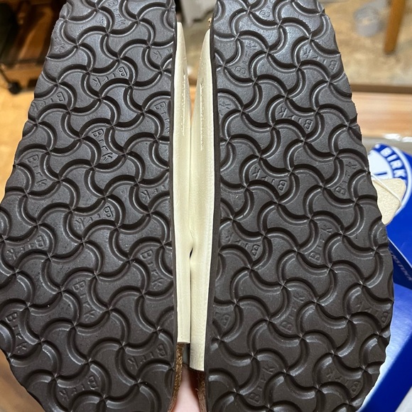 Pearlescent White Arizona Birkenstocks - Picture 3 of 6